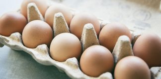 Στο ναδίρ οι τιμές των αβγών λόγω της αύξησης παραγωγής στις ΗΠΑ