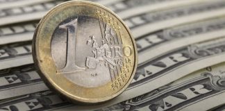 Σε υψηλά 2,5 ετών σκαρφάλωσε το ευρώ