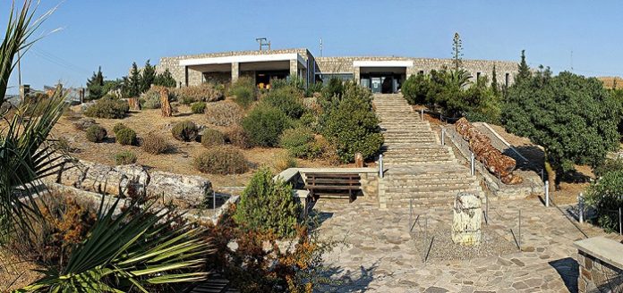Φοιτητές από Αμερική και Κίνα, μελετούν τα πάρκα του απολιθωμένου δάσους Λέσβου Φοιτητές από Αμερική και Κίνα, μελετούν τα πάρκα του απολιθωμένου δάσους Λέσβου