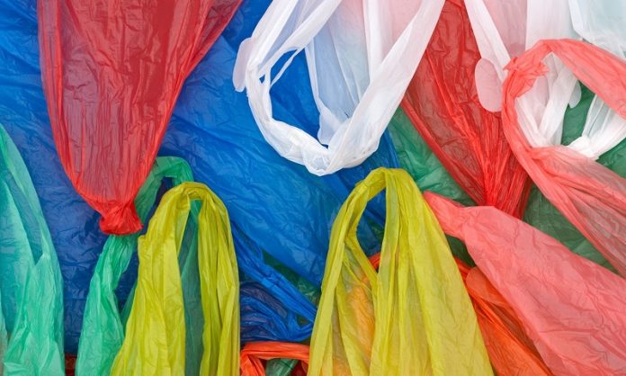 Με χρέωση τριών λεπτών οι πλαστικές σακούλες από το 2018