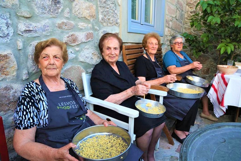 chachles-gkiouzlemedes-sougania-o-gefstikos-paradeisos-tis-mytilinis-94396
