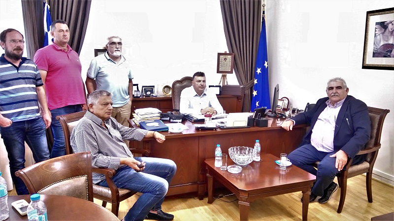 episkepsi-tou-n-papadopoulou-sto-dimarcheio-elassonas-gia-tin-galaktokomiki-scholi-97542