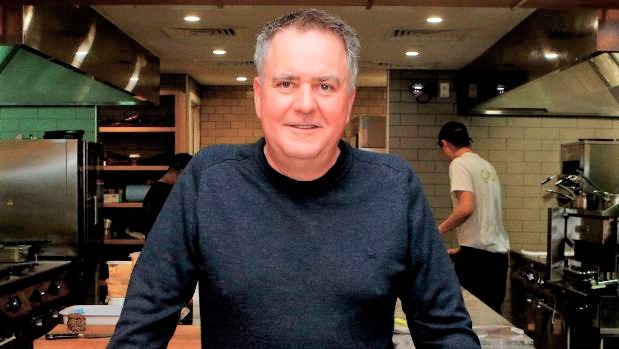 Simon Gault: Σαμιώτικο κρασί και νοιώθεις… θεός