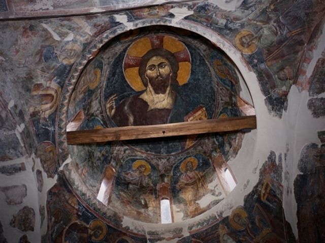 Θεία Λειτουργία μετά από 1300 χρόνια στα ερείπια ιστορικής Βασιλικής σε ελαιώνα