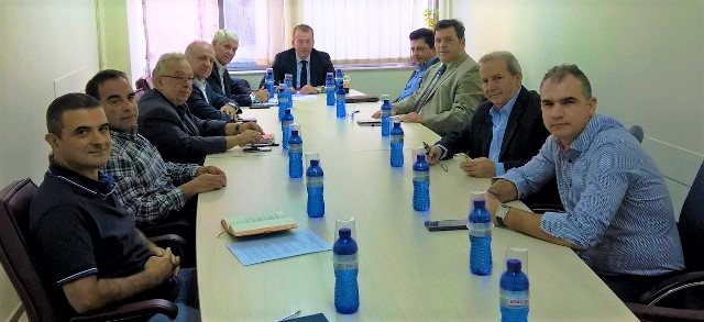 me-emfasi-tin-ardefsi-tou-kabou-vagion-kai-thivon-oi-synantiseis-tou-kokkali-102313