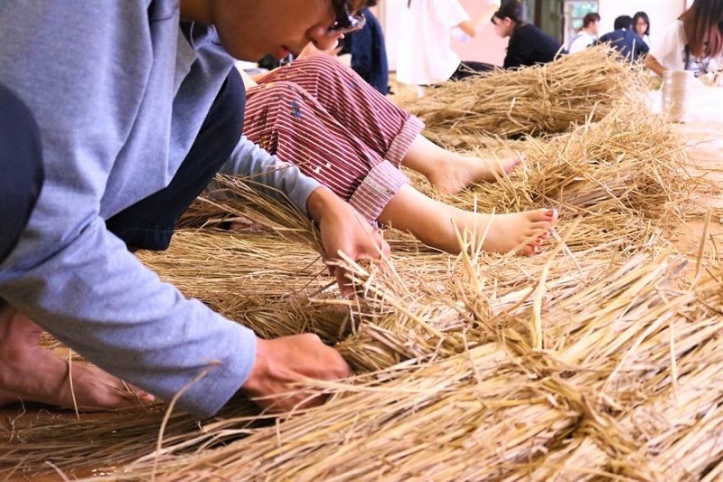 Μαθητές στην Ιαπωνία κατασκεύασαν γιγαντιάια ζώα από αχυρόμπαλες ρυζιού! (Φωτό)