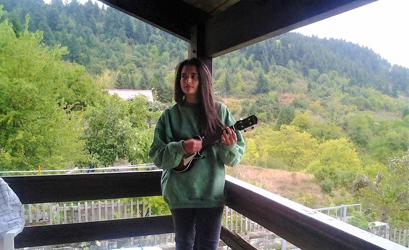 Η νεαρή Τζουμερκιώτισσα που έκανε τα κλαρίνα από τα πιο “hot” κομμάτια στις Αγγλικές pub!