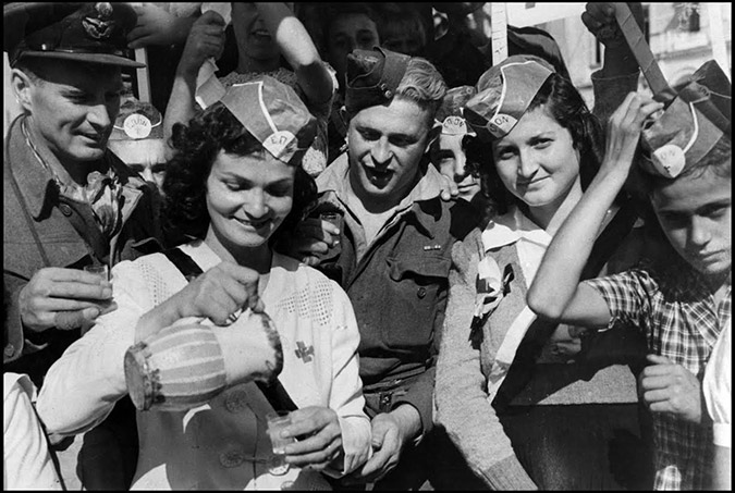 Σαν σήμερα η μέρα που η Αθήνα απελευθερώθηκε από τους ναζί