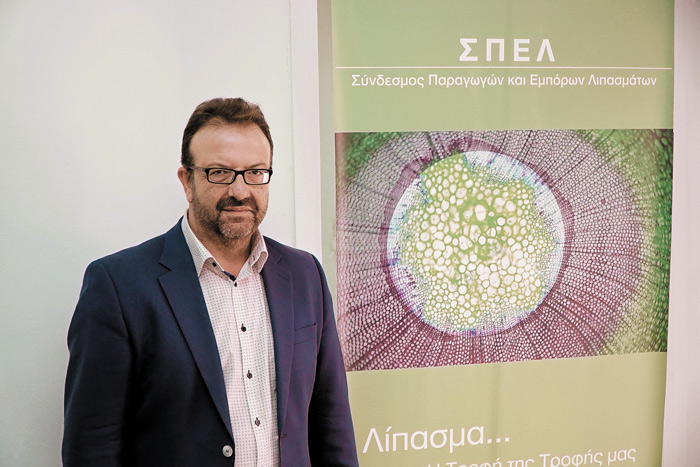 Ο πρόεδρος του Συνδέσμου Παραγωγών και Εμπόρων Λιπασμάτων (ΣΠΕΛ), Νίκος Κουτσούγερας. Ο πρόεδρος του Συνδέσμου Παραγωγών και Εμπόρων Λιπασμάτων (ΣΠΕΛ), Νίκος Κουτσούγερας.