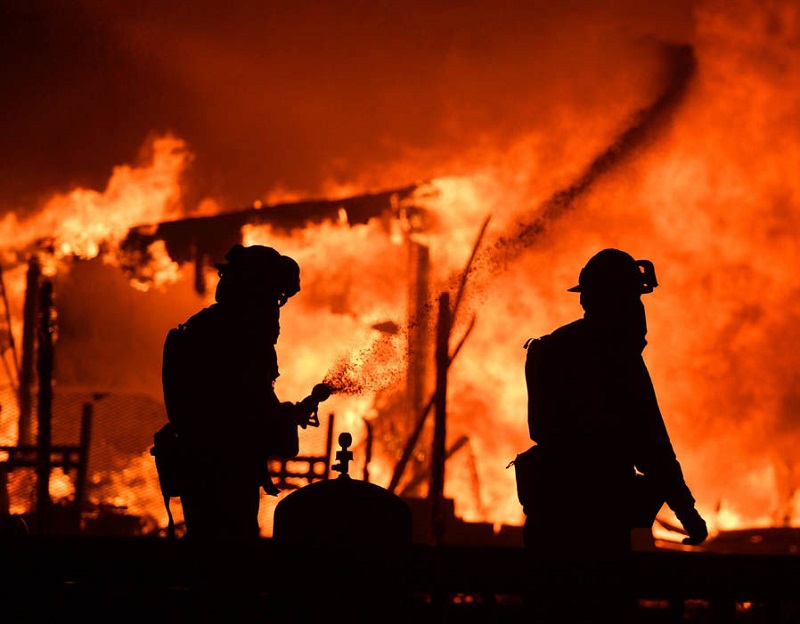 Στάχτη μεγάλα οινοποιεία από τις φονικές πυρκαγιές στην Καλιφόρνια (Φωτό)