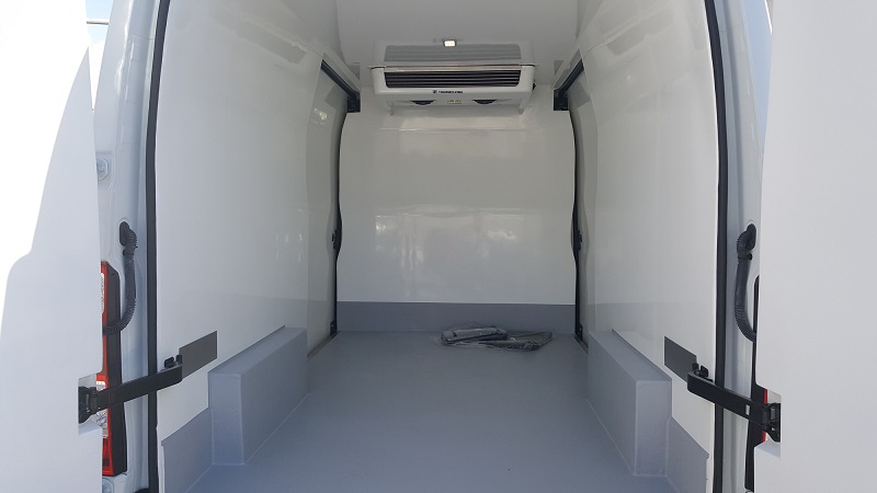 Φορτηγό NV400 με ψυκτικό θάλαμο, από τη Nissan Νικ. Ι. Θεοχαράκης Α.Ε.