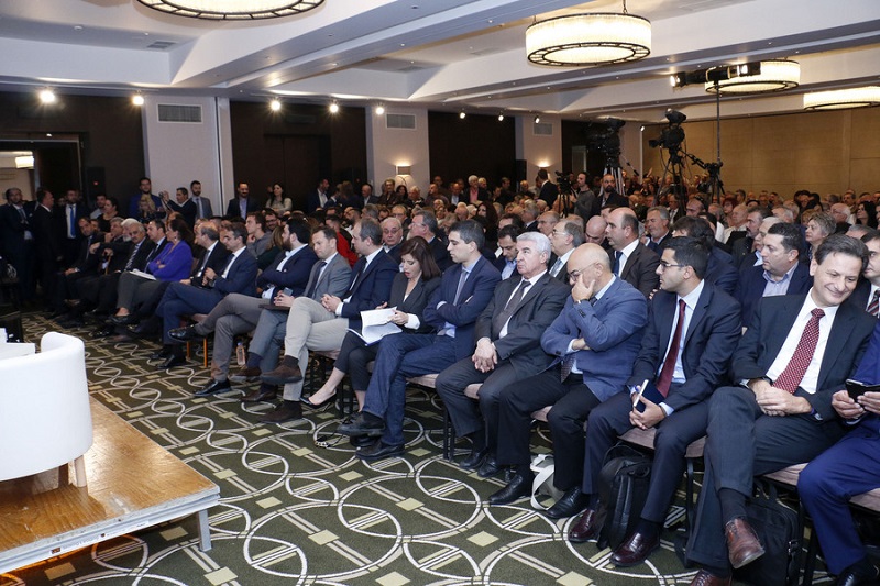 Μείωση ΦΠΑ και φορολογίας για μικρομεσαίους προτείνει ο Μητσοτάκης από την Κρήτη (Φωτό)