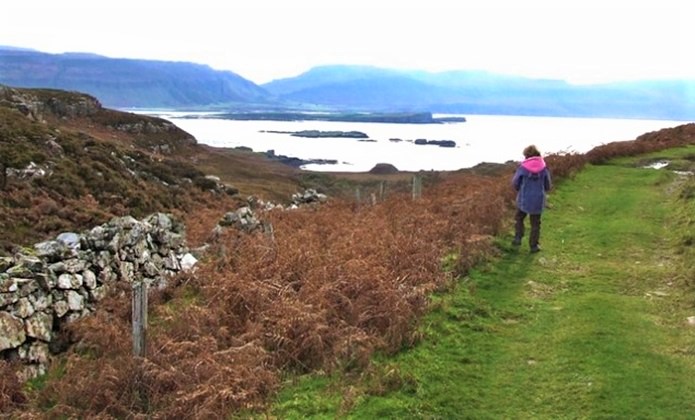 Όταν πάμπλουτοι κατέφθασαν στο νησί τους... 5 κάτοικοι αποφάσισαν να αγοράσουν την γη τους