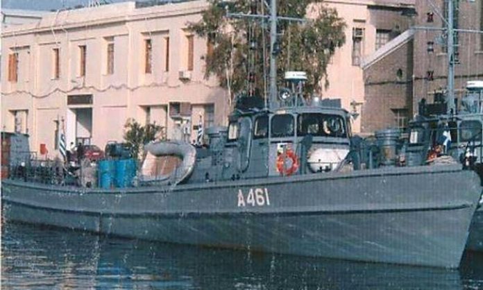 Βοηθητικό πλοίο αλιείας τορπίλης κόλλησε σε αβαθή βορείως της Υδρας
