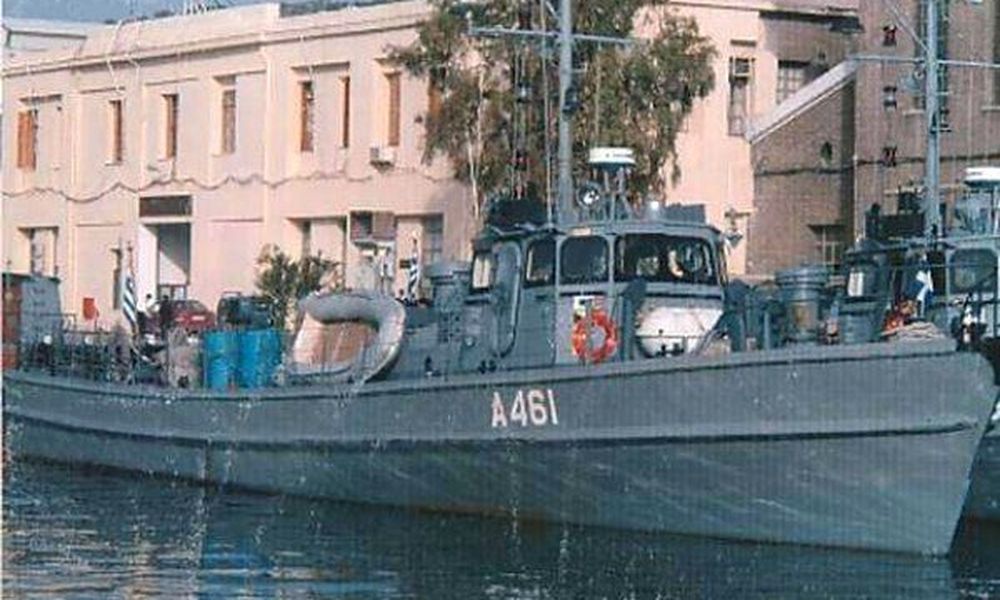 voithitiko-ploio-alieias-torpilis-kollise-se-avathi-voreios-tis-ydras-106995