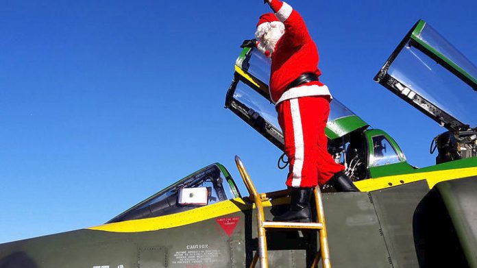 me f16 prosgeiothike agios vasilis 110 pteryga maxis Με ένα F16 «προσγειώθηκε» ο Άγιος Βασίλης στην 110 Πτέρυγα Μάχης
