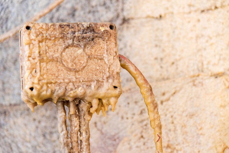 Μέσα σε ένα παλιό κηροποιείο της Τήνου (Φωτό)