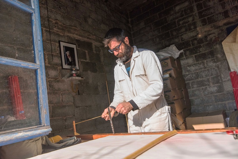 Μέσα σε ένα παλιό κηροποιείο της Τήνου (Φωτό)