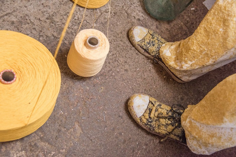 Μέσα σε ένα παλιό κηροποιείο της Τήνου (Φωτό)