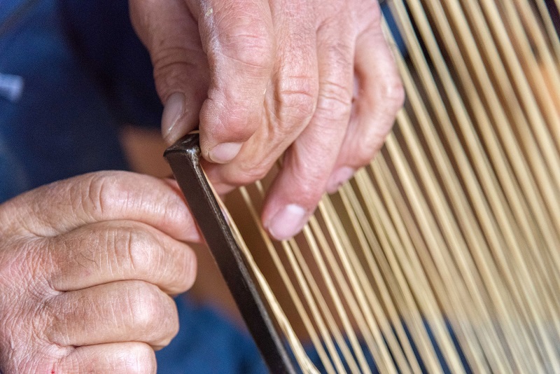 Μέσα σε ένα παλιό κηροποιείο της Τήνου (Φωτό)