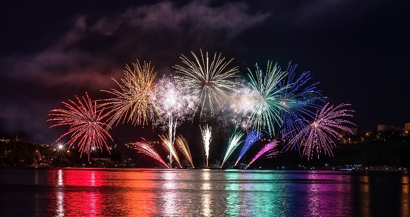 me-perissotera-apo-5-000-pyrotechnimata-tha-ypodechtei-i-thessaloniki-to-2018-109802