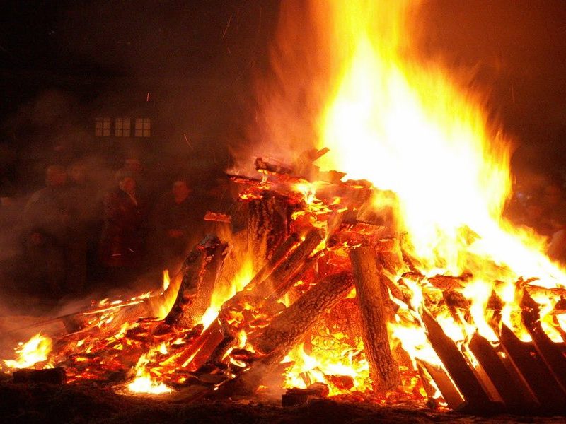 Τα "Σπάργανα του Χριστού" και το "Αναμμένο Πουρνάρι" της Ηπείρου