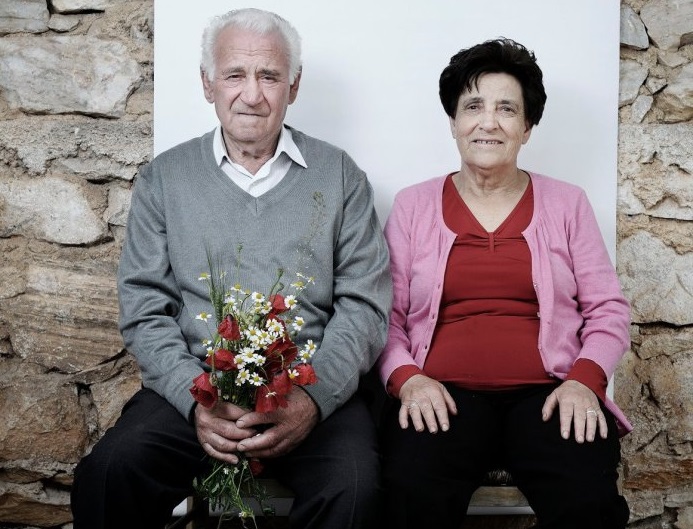 50 αγρότες φωτογραφίζονται στο καφενείο της ζωής τους (Φωτό)