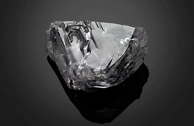 anakalyfthike-to-5o-megalytero-diamanti-pagkosmios-910-karation-111789