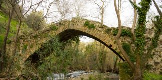 Χανιά: Κατέρρευσε πέτρινη γέφυρα στην περιοχή του Σελίνου