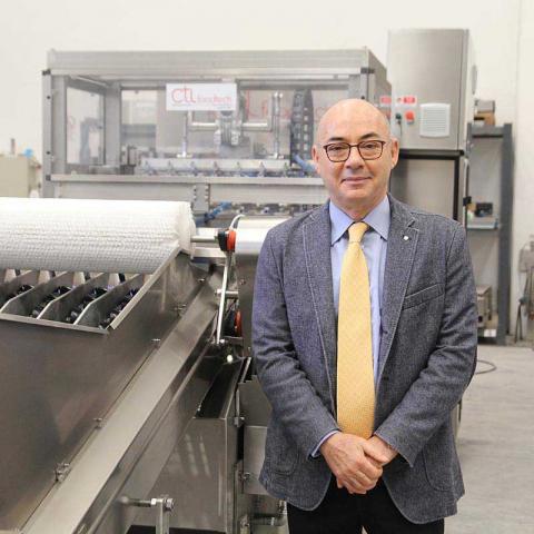 Έλληνες παραγωγοί στρέφονται σε μηχανήματα που αφαιρούν κουκούτσια συμπύρυνου ροδάκινου