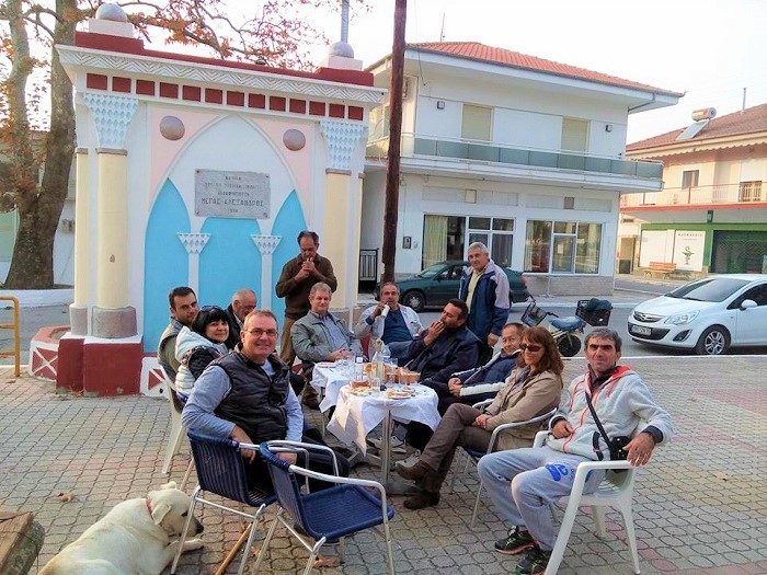 i-entyposiaki-krini-me-ydatapothiki-stin-plateia-tis-methoni-pierias-112791
