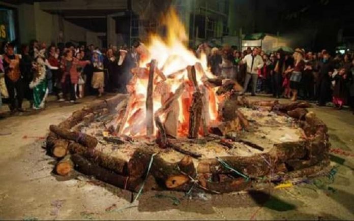 imathia kaiei karnavalo makroxori Καίνε τον καρναβαλο στο Μακροχωρι Ημαθίας