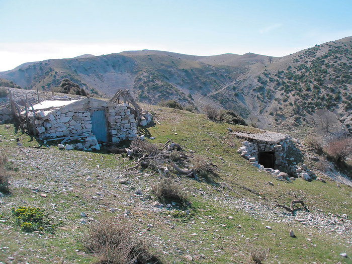 laografiki-diadroµi-sta-kalyvospita-ton-ouranon-110397