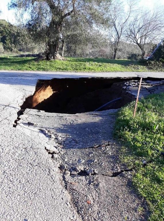 Κέρκυρα: Άνοιξε η γη στον Ακροκέφαλο Τεμπλονίου