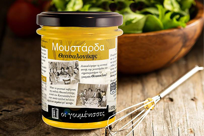 Δυο κυρίες μαγειρεύουν νόστιμες "Γουµένισσες" από φρέσκα φρούτα του Πάϊκου