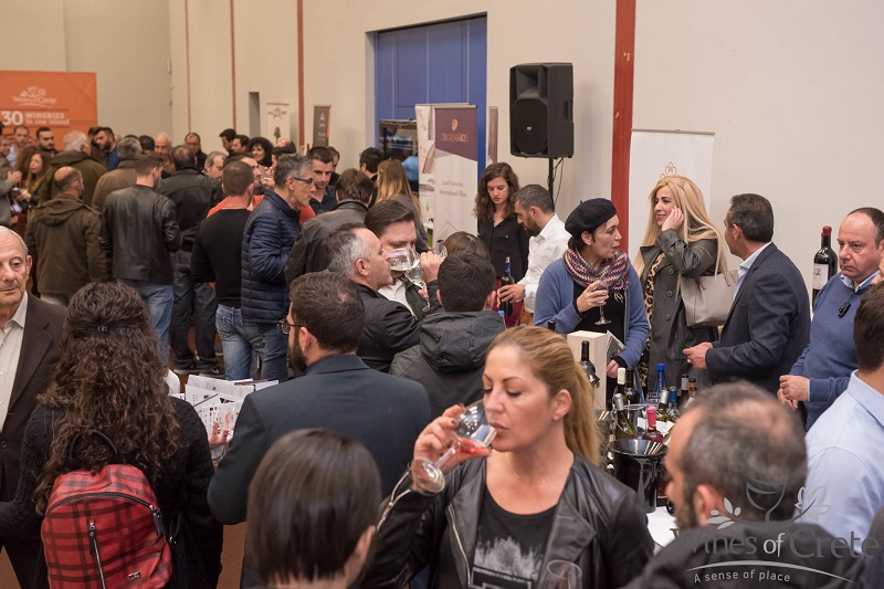 Πάνω από 500 ποικιλίες κρασιών γεύτηκαν χιλιάδες κόσμου στα “Οινοτικά”