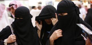 Σ. Αραβία: Ιστορική πορεία 2.500 γυναικών με αφορμή την Ημέρα της Γυναίκας