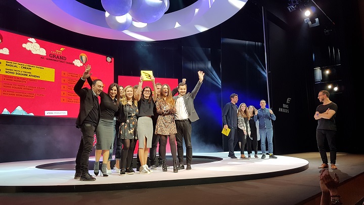 me-9-vraveia-oi-kabanies-tis-athinaikis-zythopoiias-sta-ermis-awards-118069