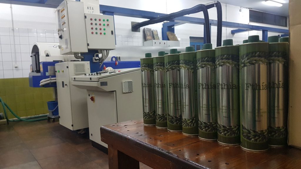 fthia-taxideuei-sto-exwteriko-me-elaiolado-kai-sapouni