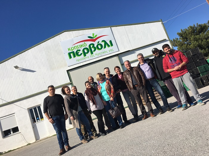 O Detective Goodnose της Bayer στους ντοματοπαραγωγούς της Κρήτης (βίντεο)