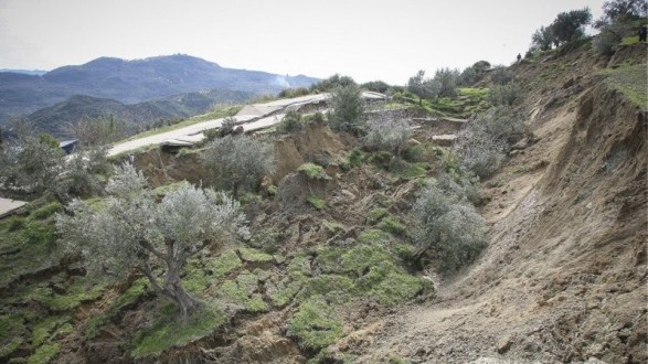 Πρέβεζα: Ευρεία σύσκεψη για το γεωλογικό φαινόμενο που έχει εξαφανίσει ελαιώνες