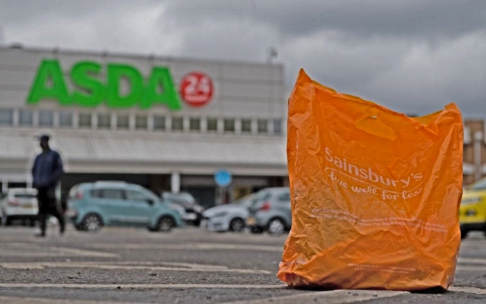 anisychoi-oi-ellines-promitheftes-apo-to-ntil-sainsburys-asda-124072