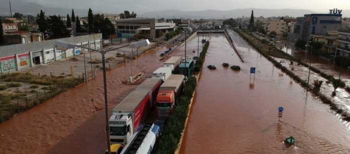 Έκτακτο: Κόπηκε στα δύο η Αθηνών-Κορίνθου από χείμαρρο