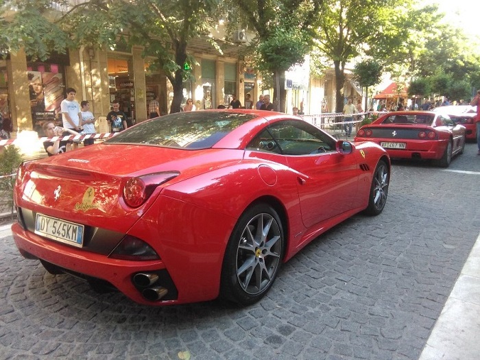 i-kardia-tis-kerkyras-chtypise-stous-palmous-tis-ferrari-126912
