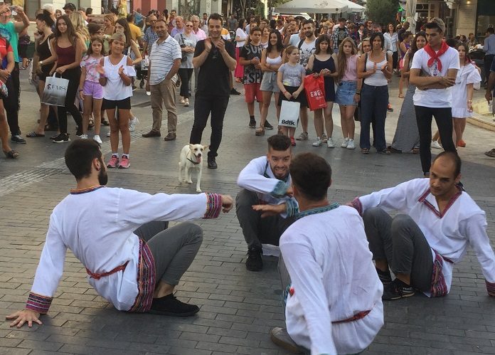 Κρήτη: Οι Κοζάκοι χόρεψαν στα Λιοντάρια για τον Ν. Καζαντζακη