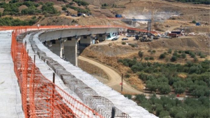Παραδόθηκε στην κυκλοϕορία η γέϕυρα στη θέση «Φάκα» Ασπροπύργου Παραδόθηκε στην κυκλοϕορία η γέϕυρα στη θέση «Φάκα» Ασπροπύργου
