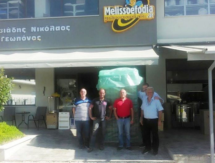 Πιερία: Οι μελισσοκόμοι οργανώθηκαν σε ομάδα παραγωγών και μείωσαν το κόστος συσκευασίας κατά 27% Πιερία: Οι μελισσοκόμοι οργανώθηκαν σε ομάδα παραγωγών και μείωσαν το κόστος συσκευασίας κατά 27%