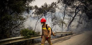 Χανιά: Σε εξέλιξη η πυρκαγιά στον Κακόπετρο του δήμου Πλατανιά
