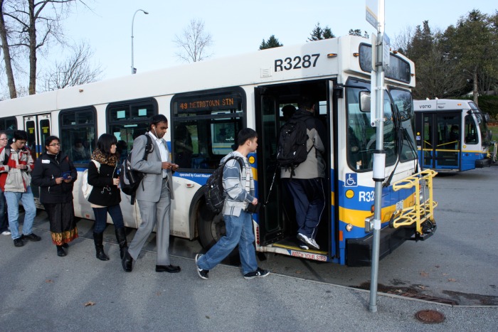 η απόκλιση στις τιμές των υπηρεσιών είναι μεγαλύτερη από αυτές των προϊόντων