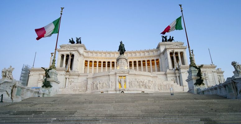 i-italia-etoimi-na-spasei-ti-grammi-tis-ee-apenanti-sti-rosia-131134